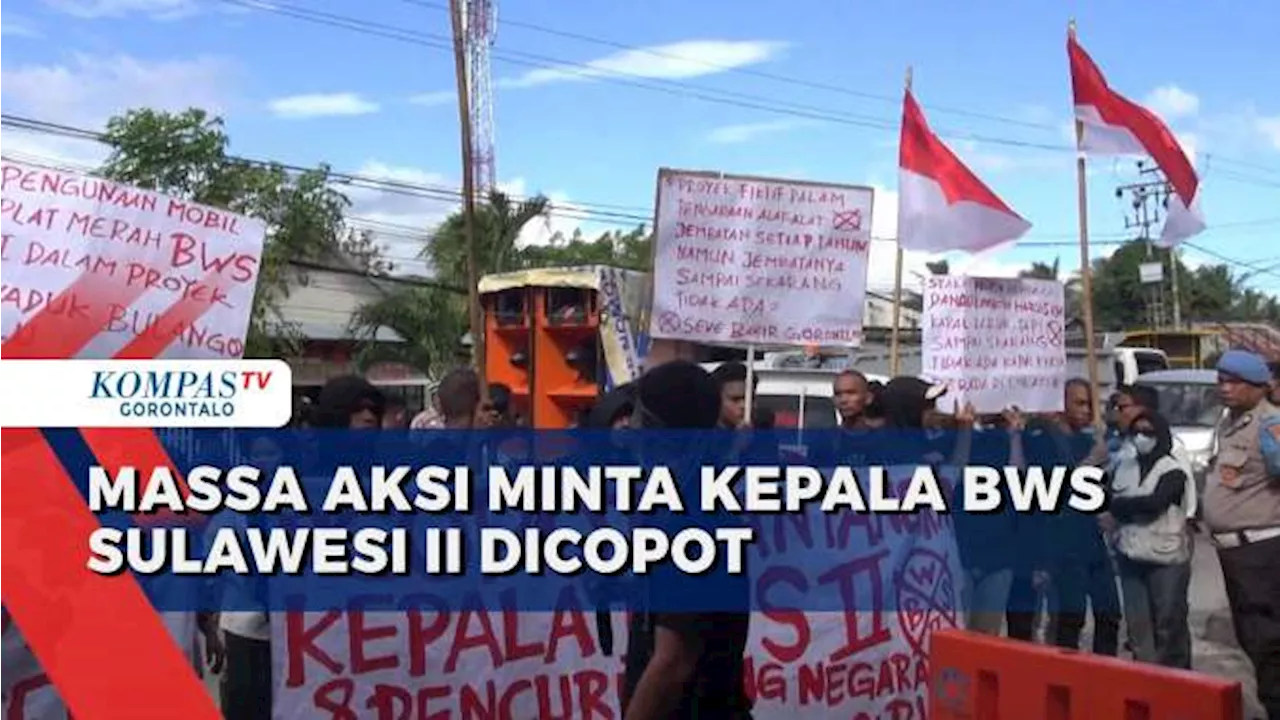 Puluhan Massa Aksi Desak Kepala BWS Sulawesi II Gorontalo Mundur Dari Jabatan