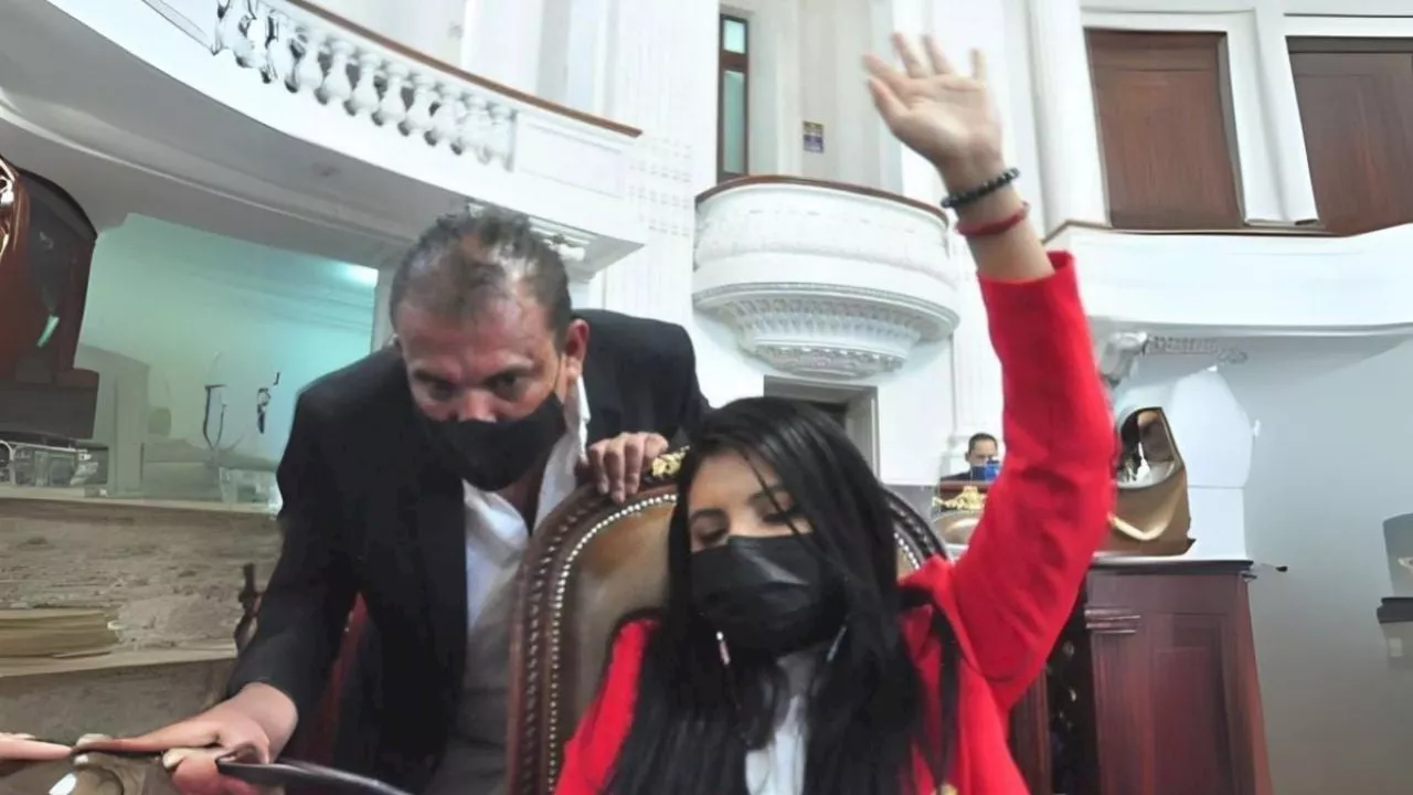 Diputada coloca a familiares en el Congreso y en alcaldía Iztapalapa