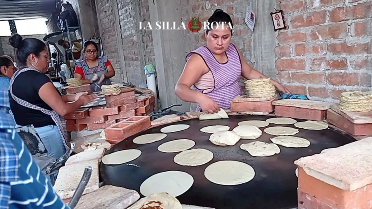 Mujeres de maíz: indígenas de Puebla, luchan por defender la tradición de hacer tortillas