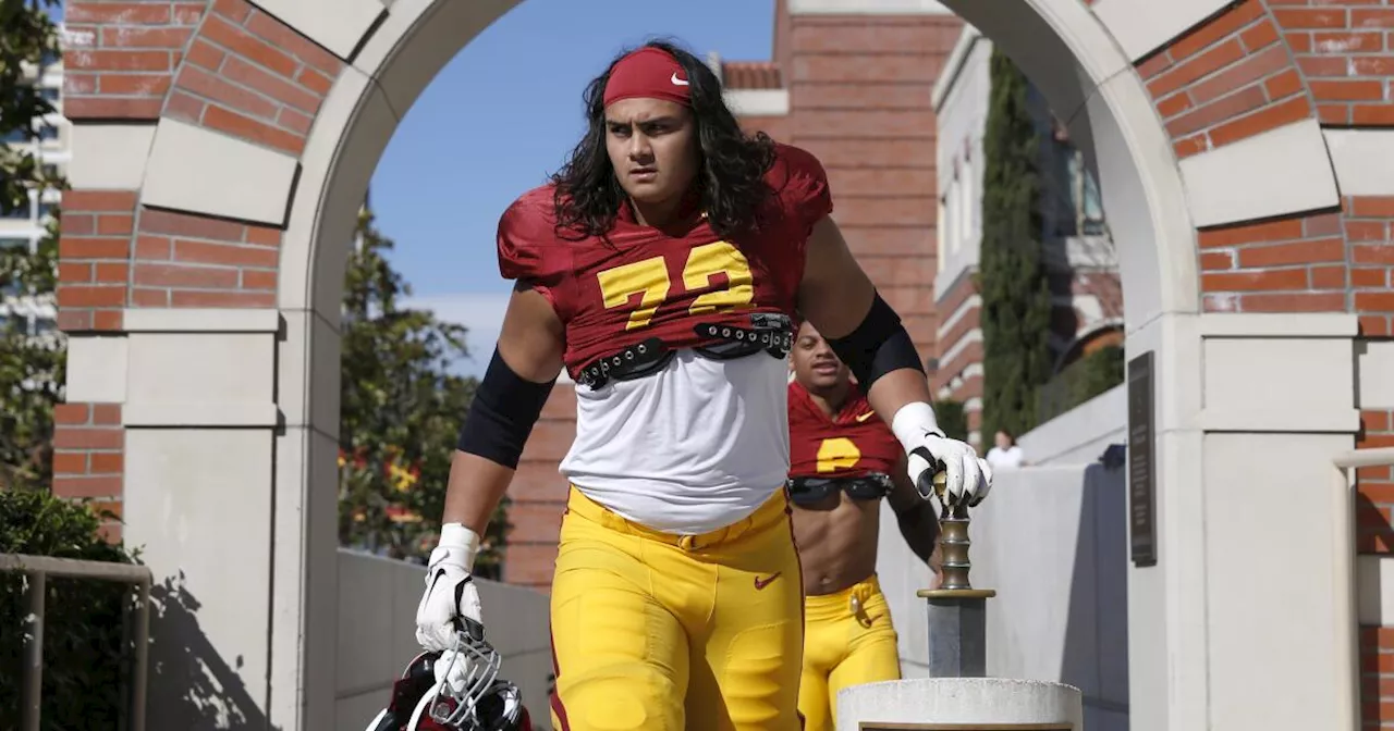 USC offensive lineman Elijah Paige blossoms after brief demotion to scout team