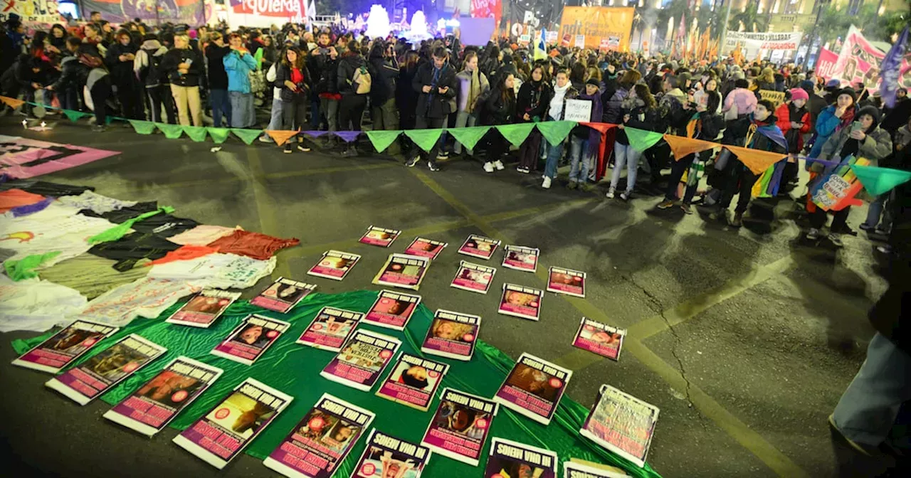 Género Feminismo y poder la lucha más allá de las máscaras políticas