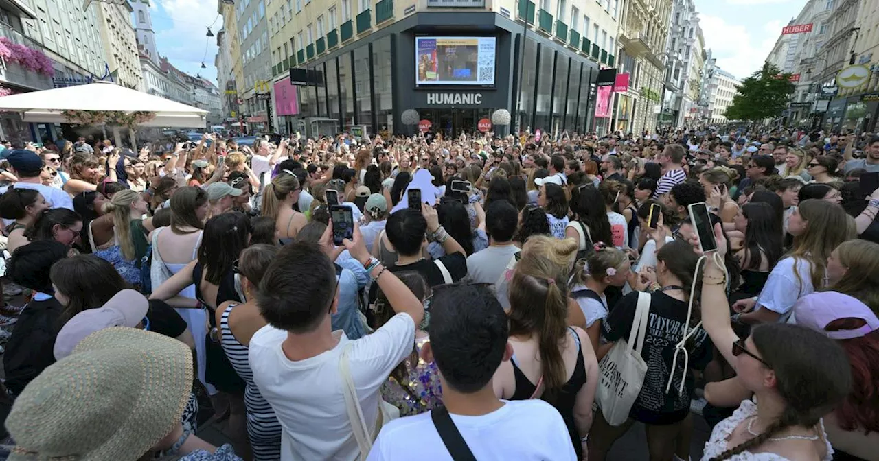 Des centaines de fans de Taylor Swift réunis à Vienne, malgré l’annulation des concerts