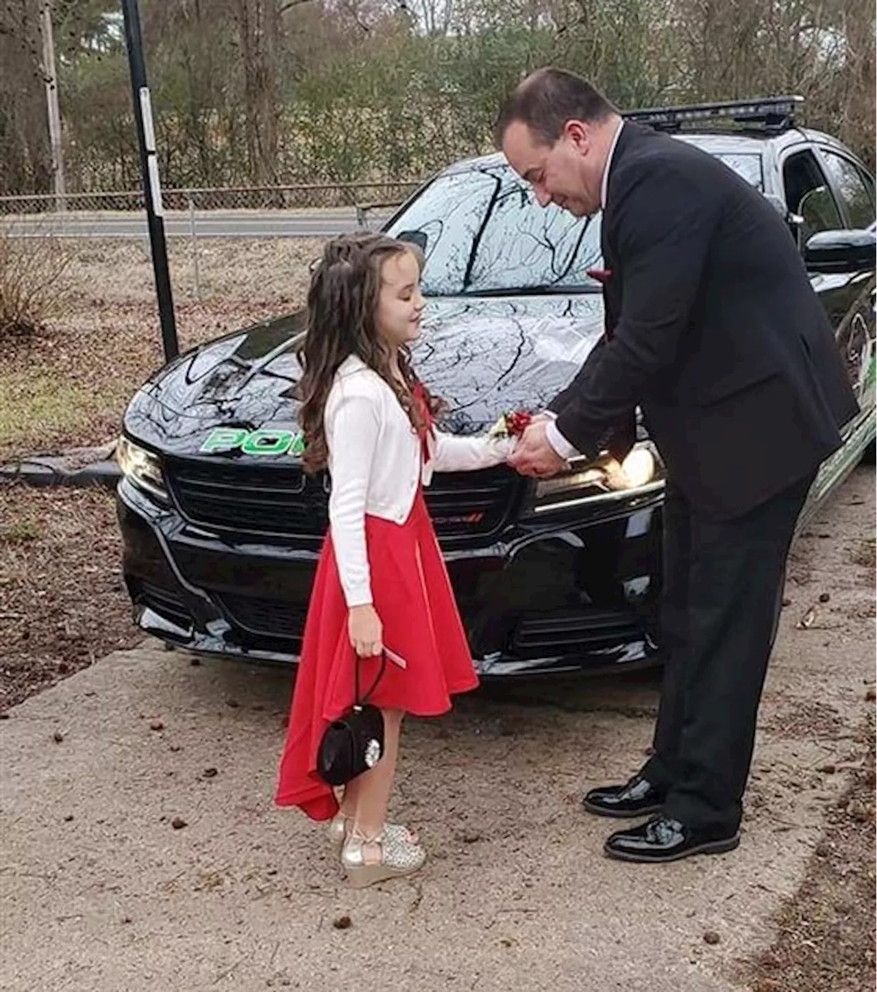 Police Officer Takes 2nd Grader to Father-Daughter Dance After Her Dad Dies