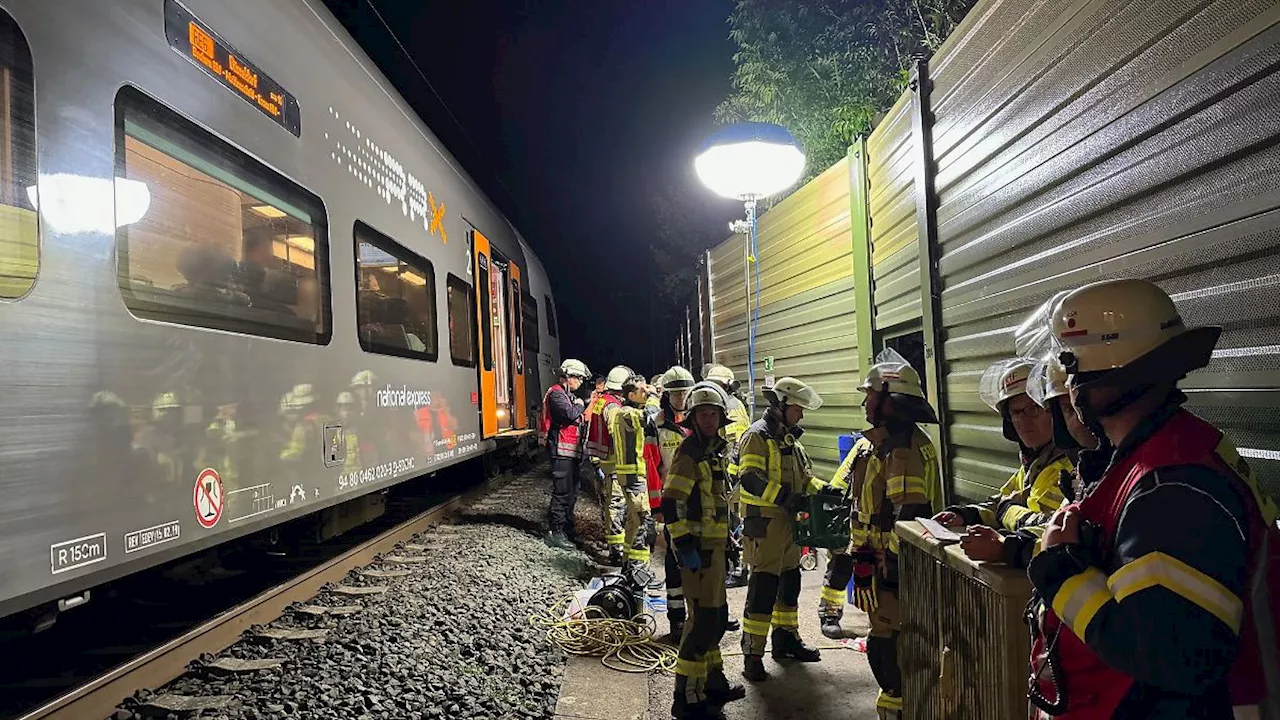 Nordrhein-Westfalen: Zug bleibt liegen - Stundenlange Verzögerung für Fahrgäste