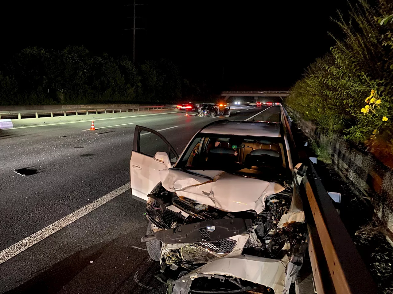 Hünenberg ZG / Autobahn A4: Auffahrunfall zwischen zwei Autos