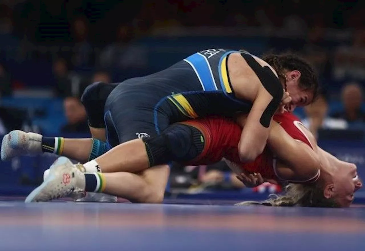 Giullia Penalber vence repescagem e disputa medalha de bronze no wrestling em Paris 2024