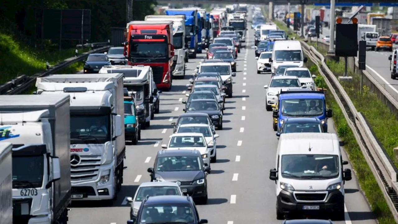 A7 war Stau-Spitzenreiterin: Sommerferien: 11.650 Kilometer Stau auf Autobahnen im Land