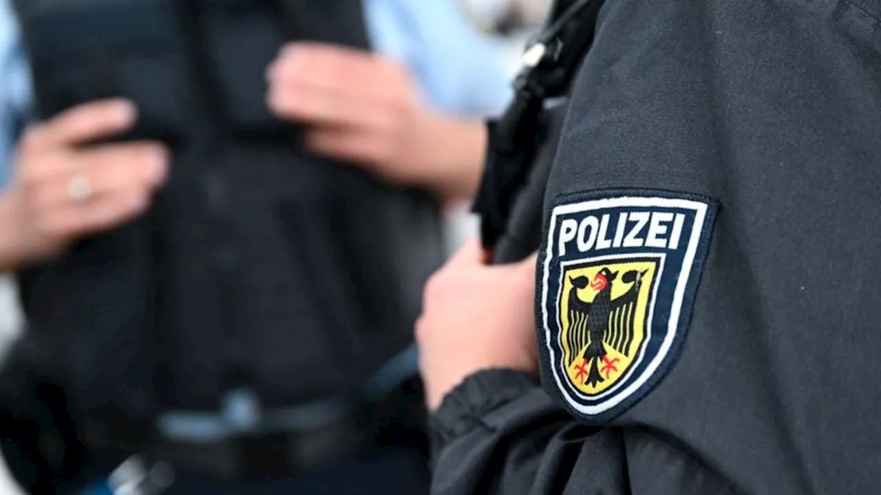 Großeinsatz im Allgäu: Polizei räumt Zug und Bahnhof wegen Mann mit Kampfmesser