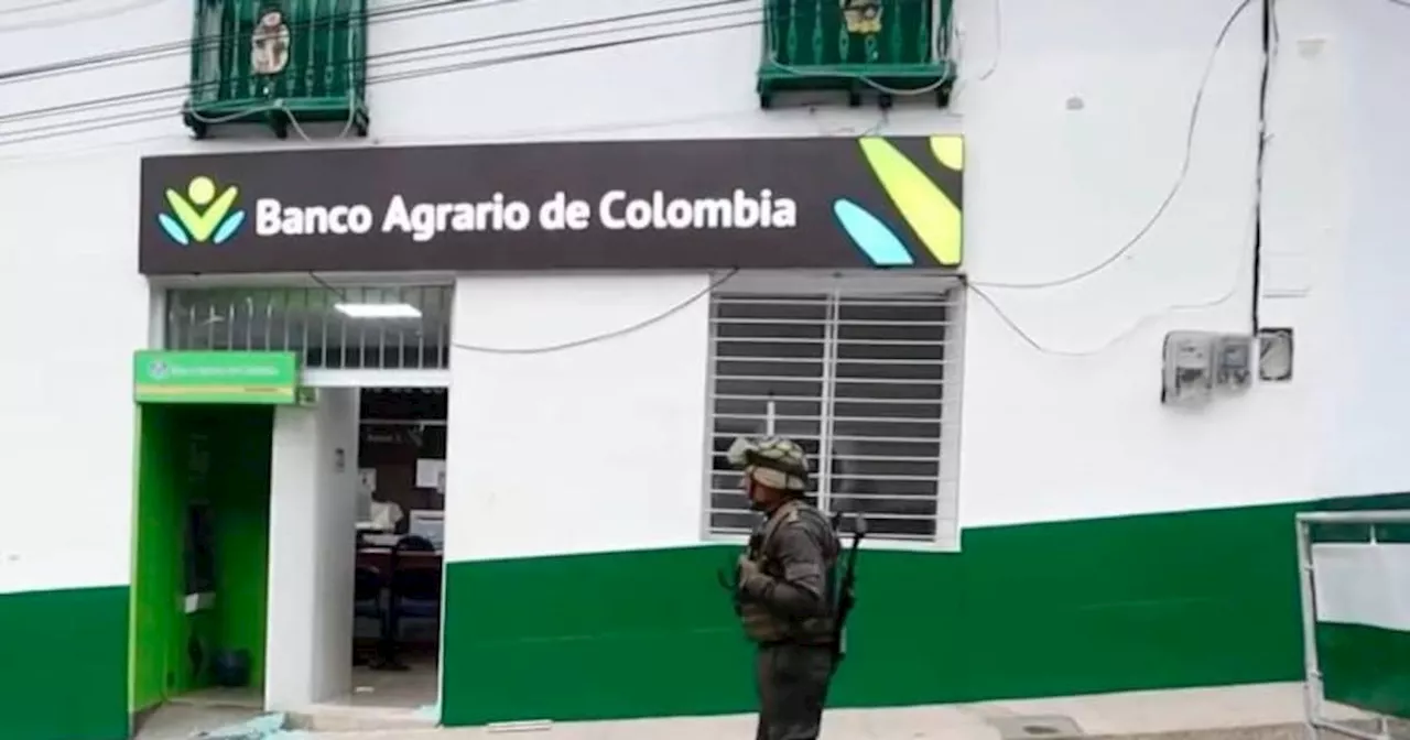 Hombres armados asaltaron sede del Banco Agrario y hostigaron policías en Cauca