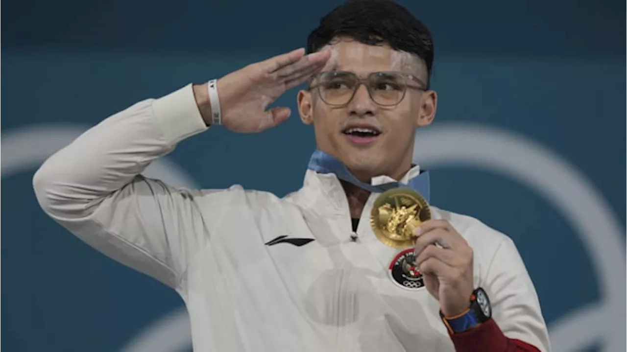 Momen Haru Rizki Juniansyah Menangis di Pelukan Ibunda Usai Sabet Medali Emas di Olimpiade Paris