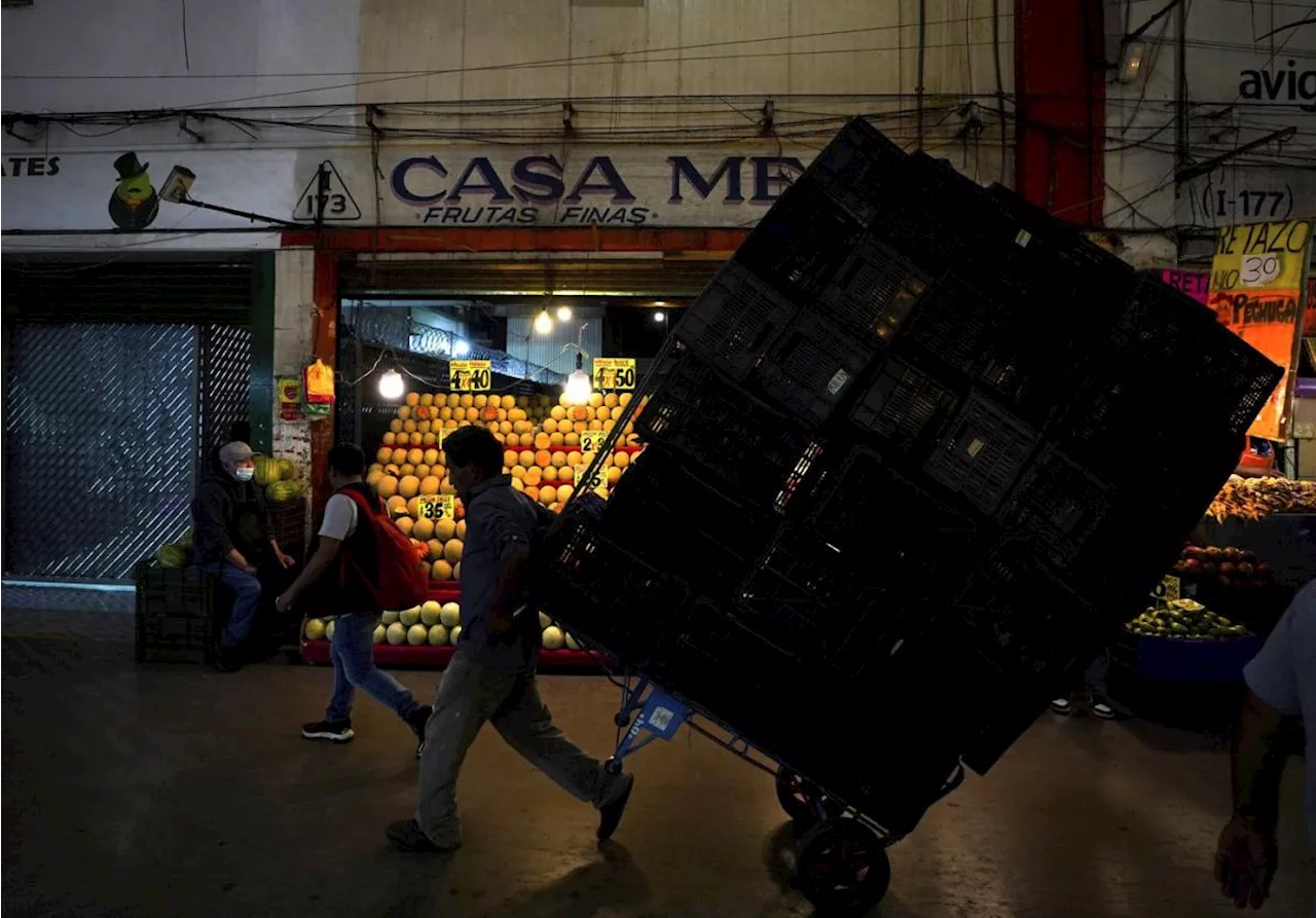 Analysts shocked as Mexico's central bank clocks rise in inflation and cuts interest rates