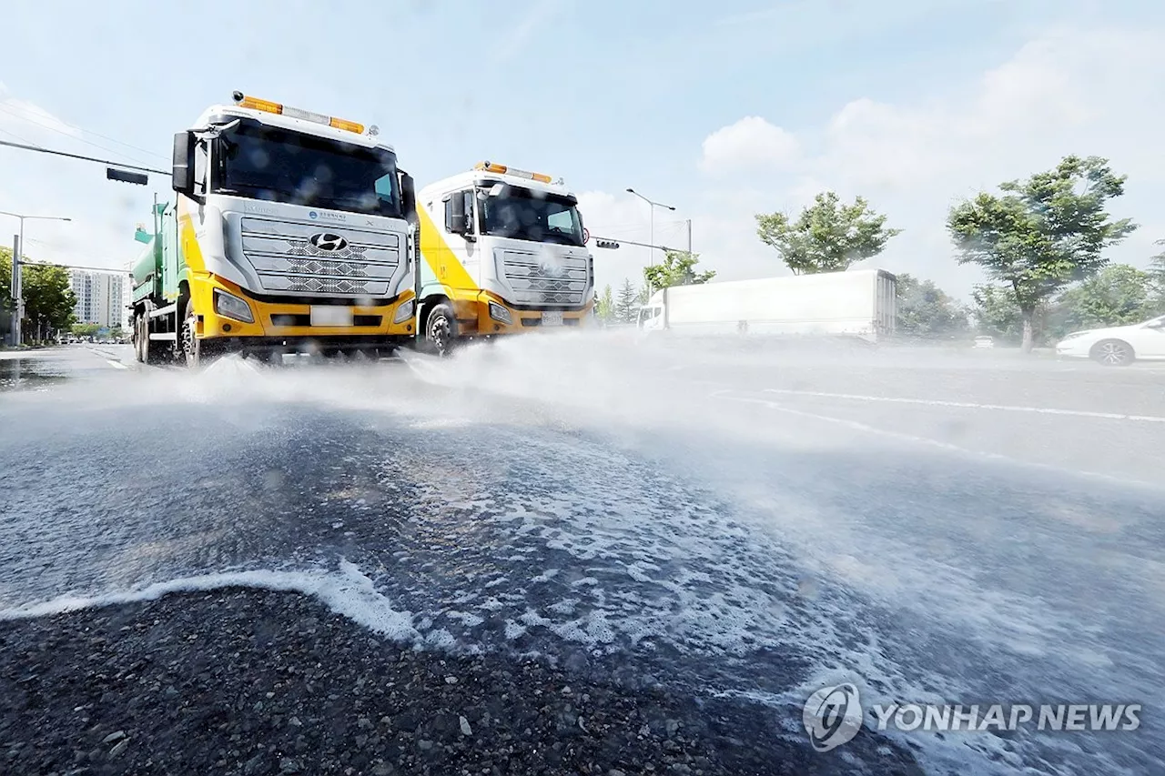 [날씨] '낮 최고 31∼35도' 무더위 계속…곳곳 소나기