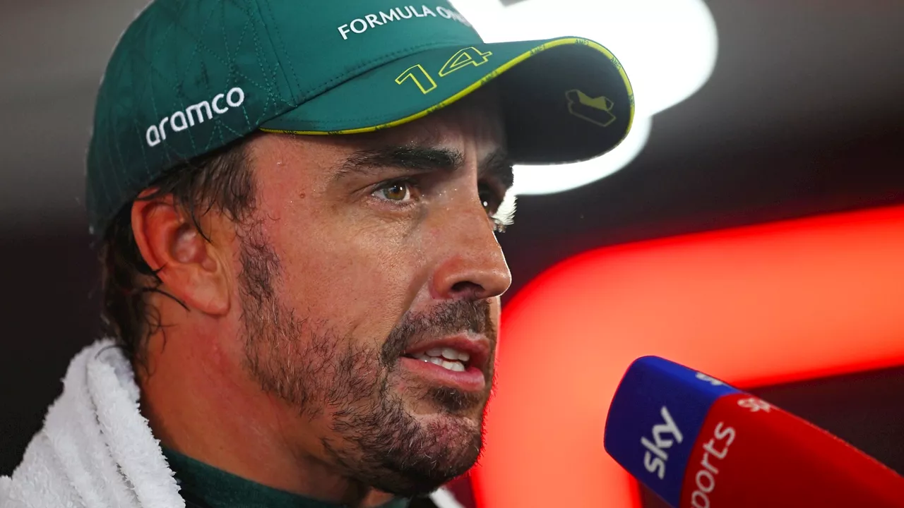 Fernando Alonso manda un aviso a Aston Martin: 'A ver si no siempre venimos con el mismo coche'