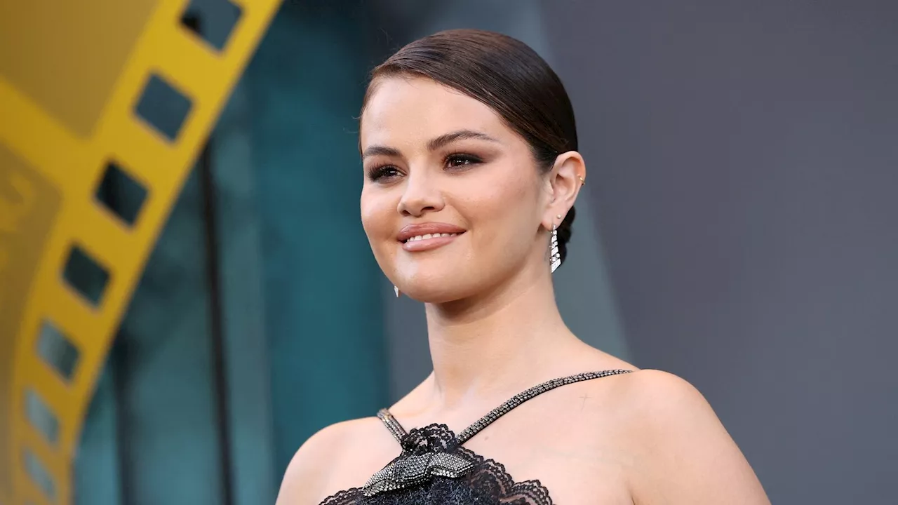 Selena Gomez makes good on ask to visit high school volleyball team