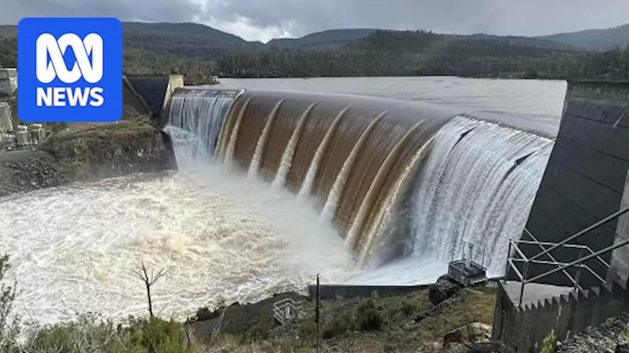 Evacuate now warning issued along River Derwent as Tasmanians urged to prepare for floods — as it happened