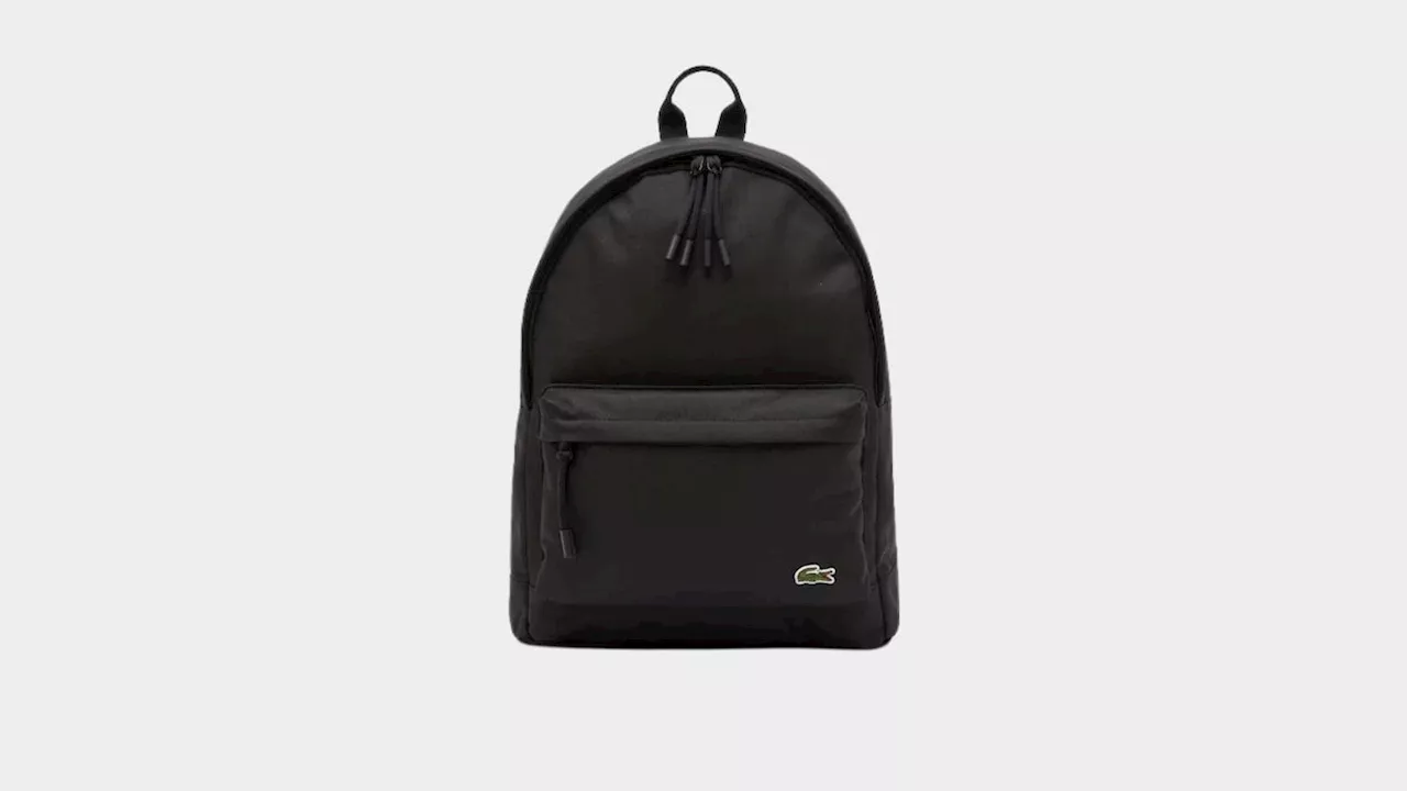 Pratique, intemporel et en promotion ce sac à dos Lacoste a tout pour vous séduire