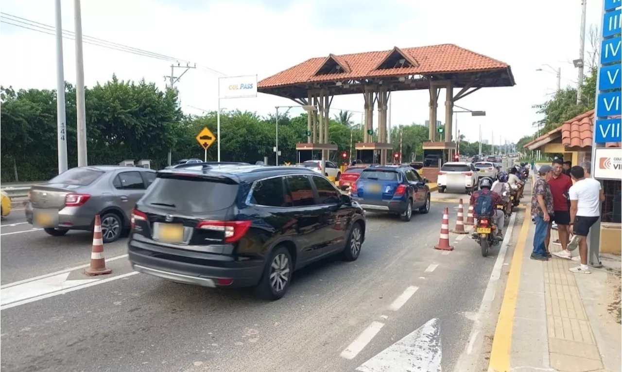 Bloquean la vía al Mar en rechazo al peaje Papiros; este lunes vuelve el cobro