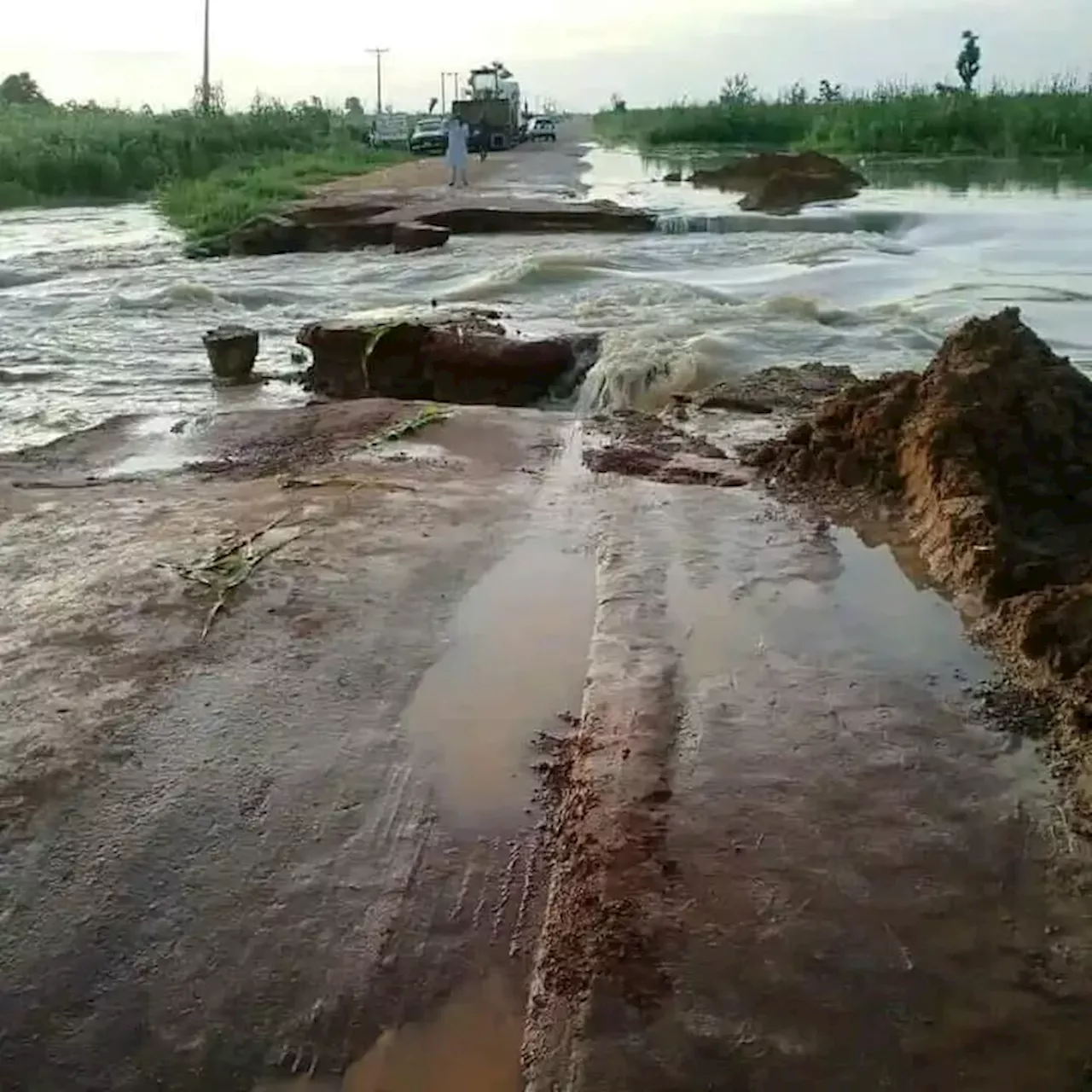 Flood: Nigeria’s GenCo, Mainstream Energy repairs collapsed bridge in Niger