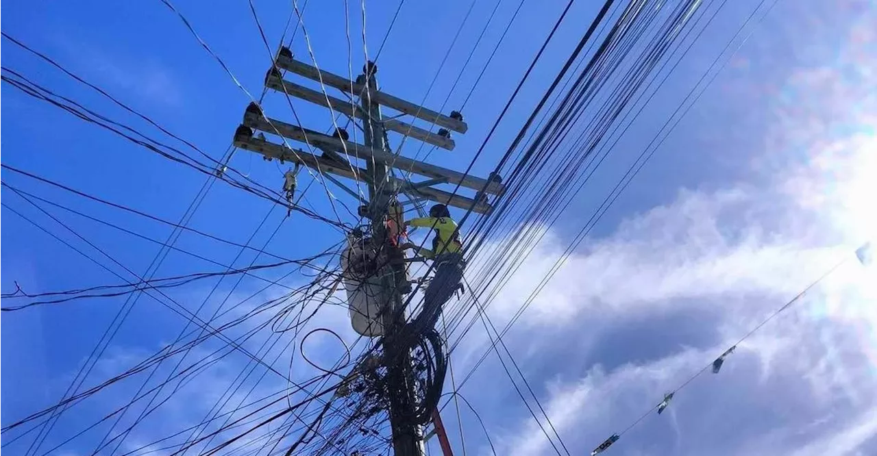 Marcos OKs Romblon Electric Cooperative’s 25-year franchise