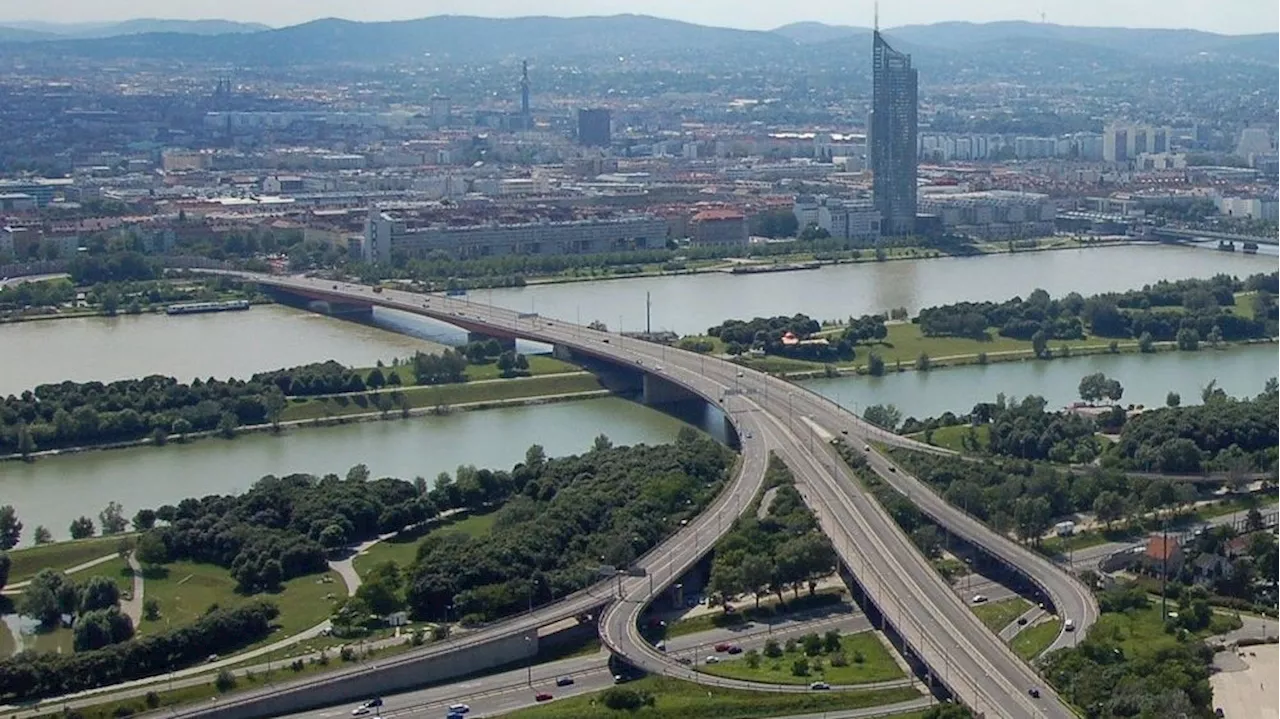 Polizei und Heli im Einsatz - Grusel-Fund – Wasserleiche in der neuen Donau