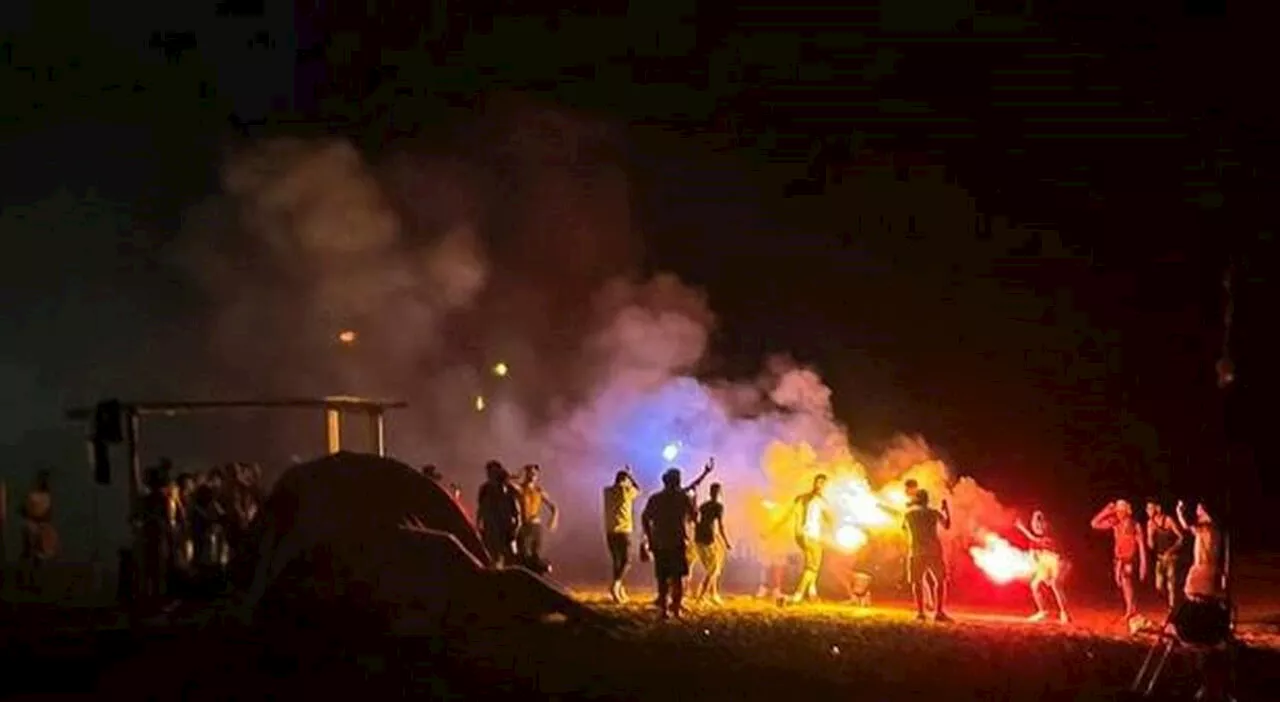 Ostia, fuochi e caos in spiaggia: la rivolta dei cittadini contro le feste fuorilegge