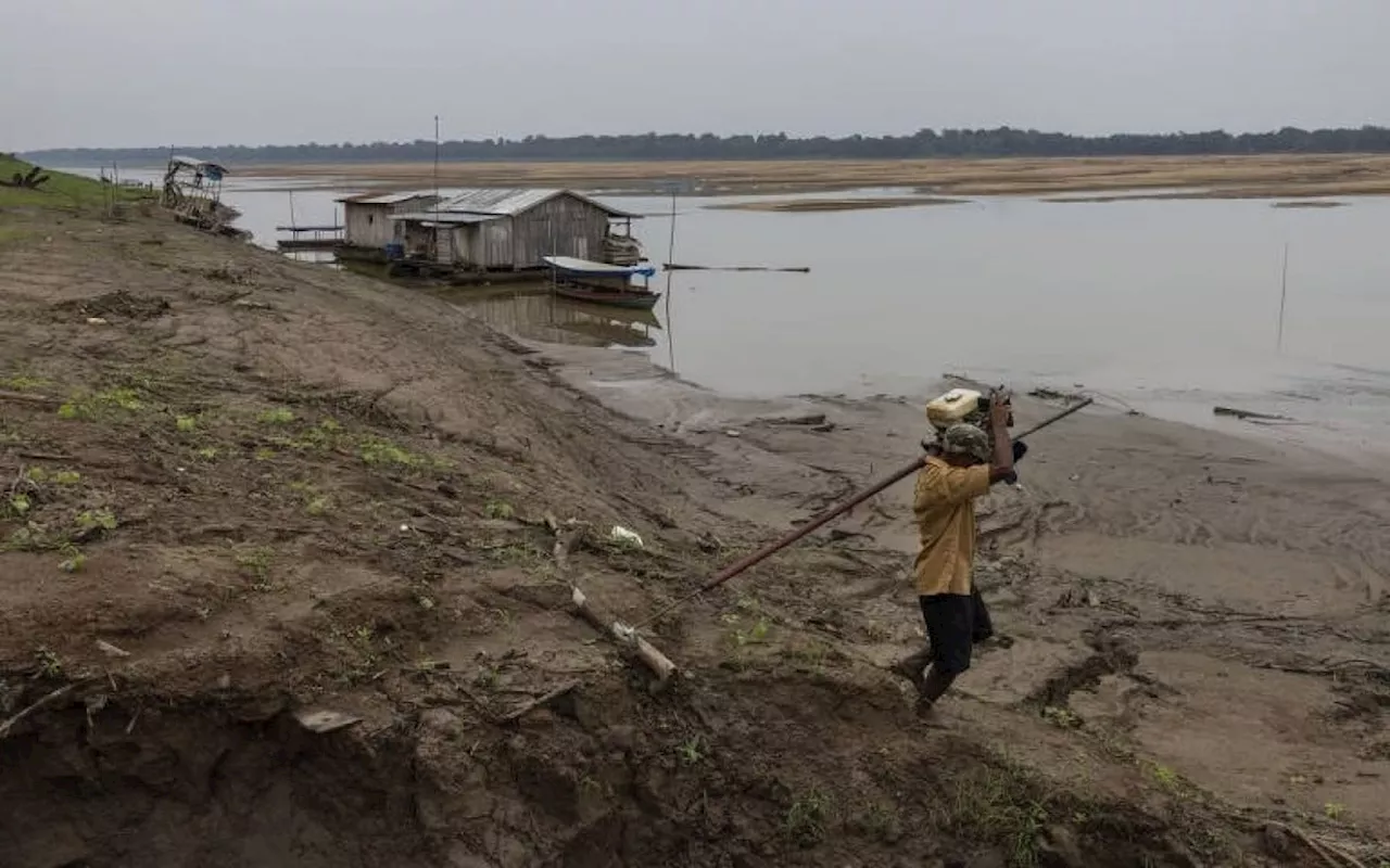 Seca faz Rio Solimões atingir menor nível da história