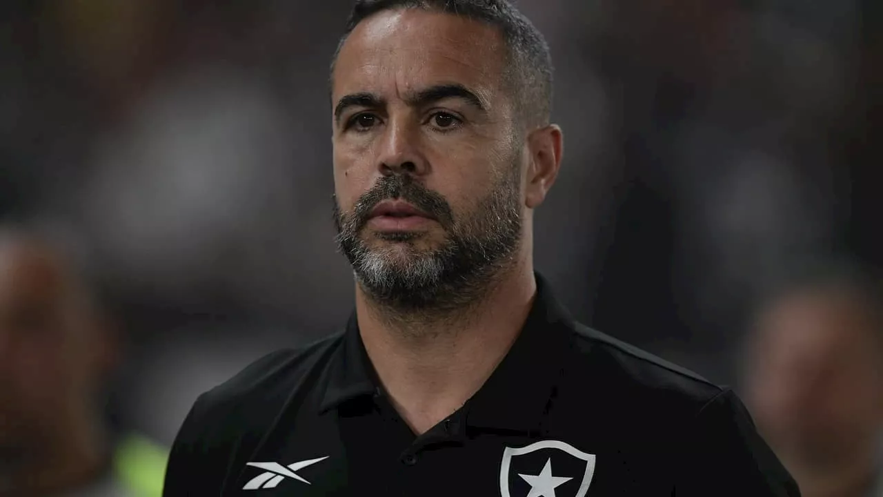 Artur Jorge atualiza situação de jogador lesionado do Botafogo