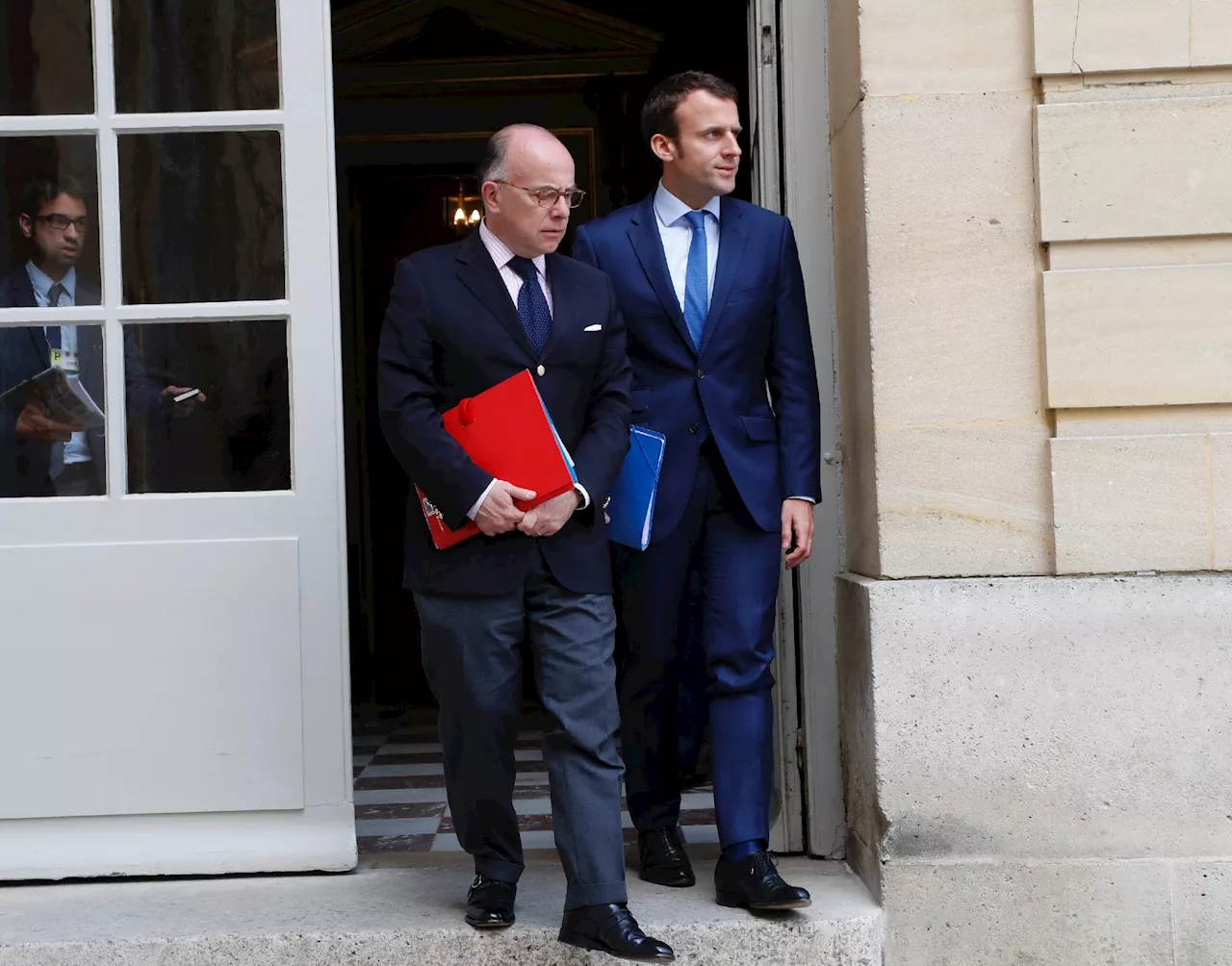 Cazeneuve reçu lundi par Macron pour discuter d'une nomination à Matignon