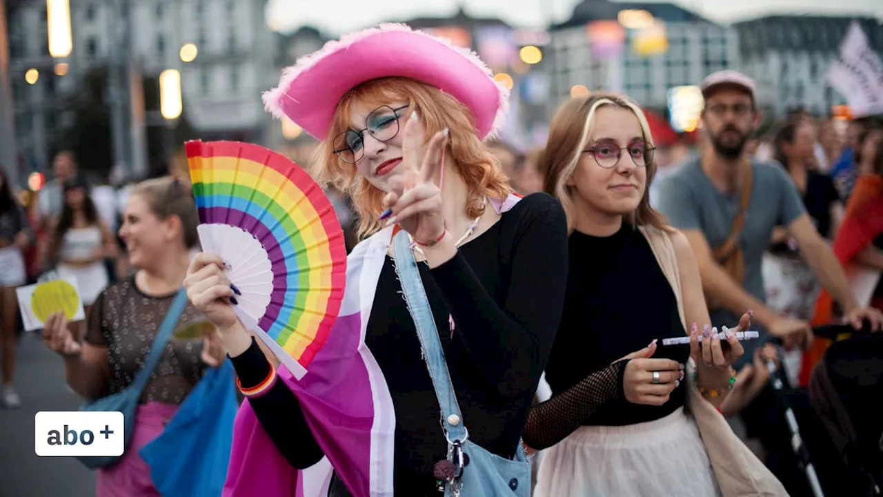 Zwischen Uniform und Glamour: Das war die Pride Zentralschweiz 2024