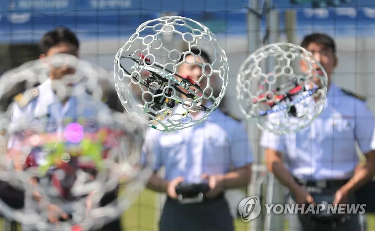 “윔블던이 테니스 공 팔아 돈버나?”...100억 혈세 들어간 드론축구에 ‘발칵’