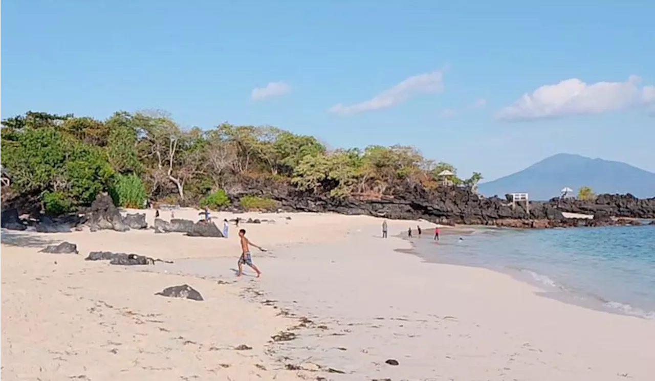 Pesona Keindahan Pantai Pasir Putih Watotena Flores Timur