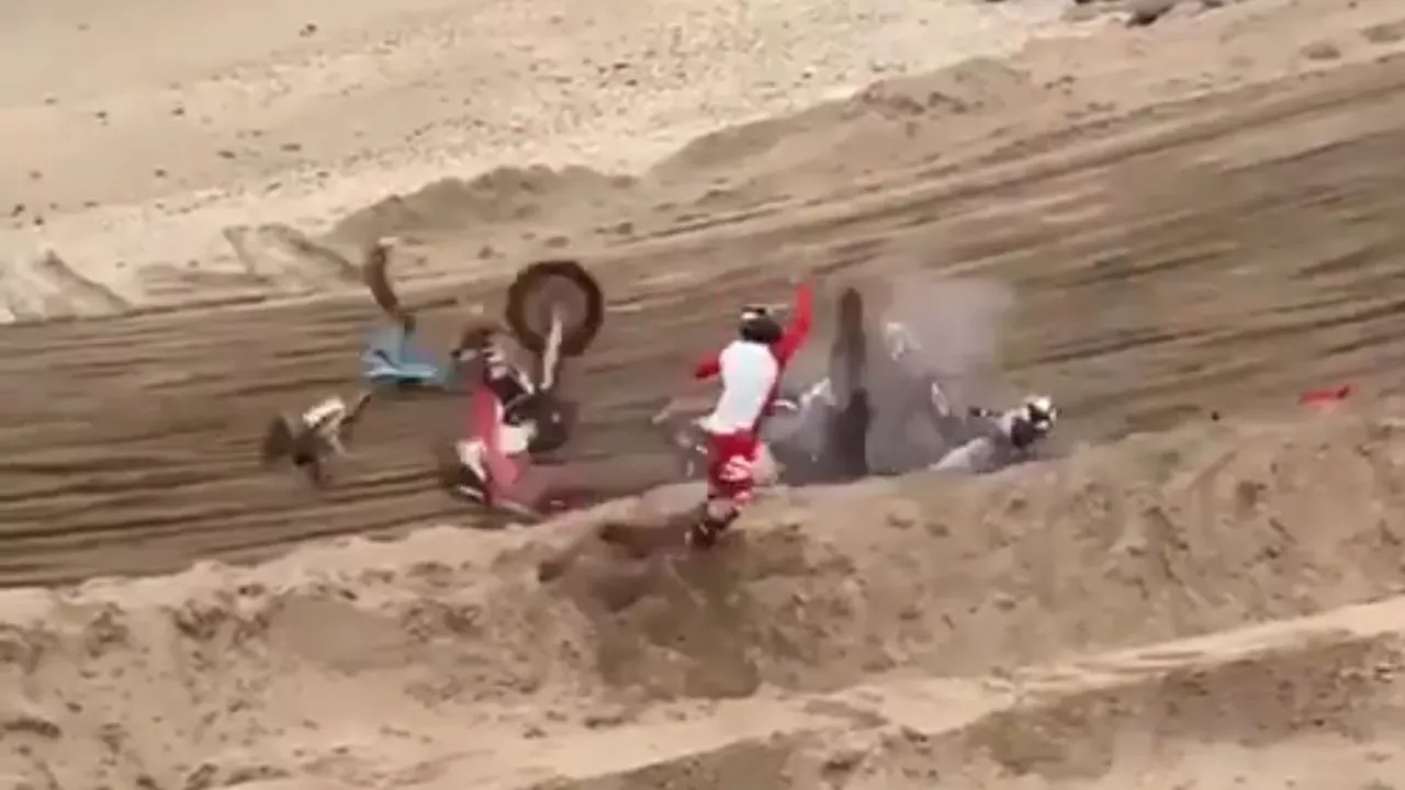 Impactante: el video del terrible choque múltiple durante una carrera de motos en Mar del Plata