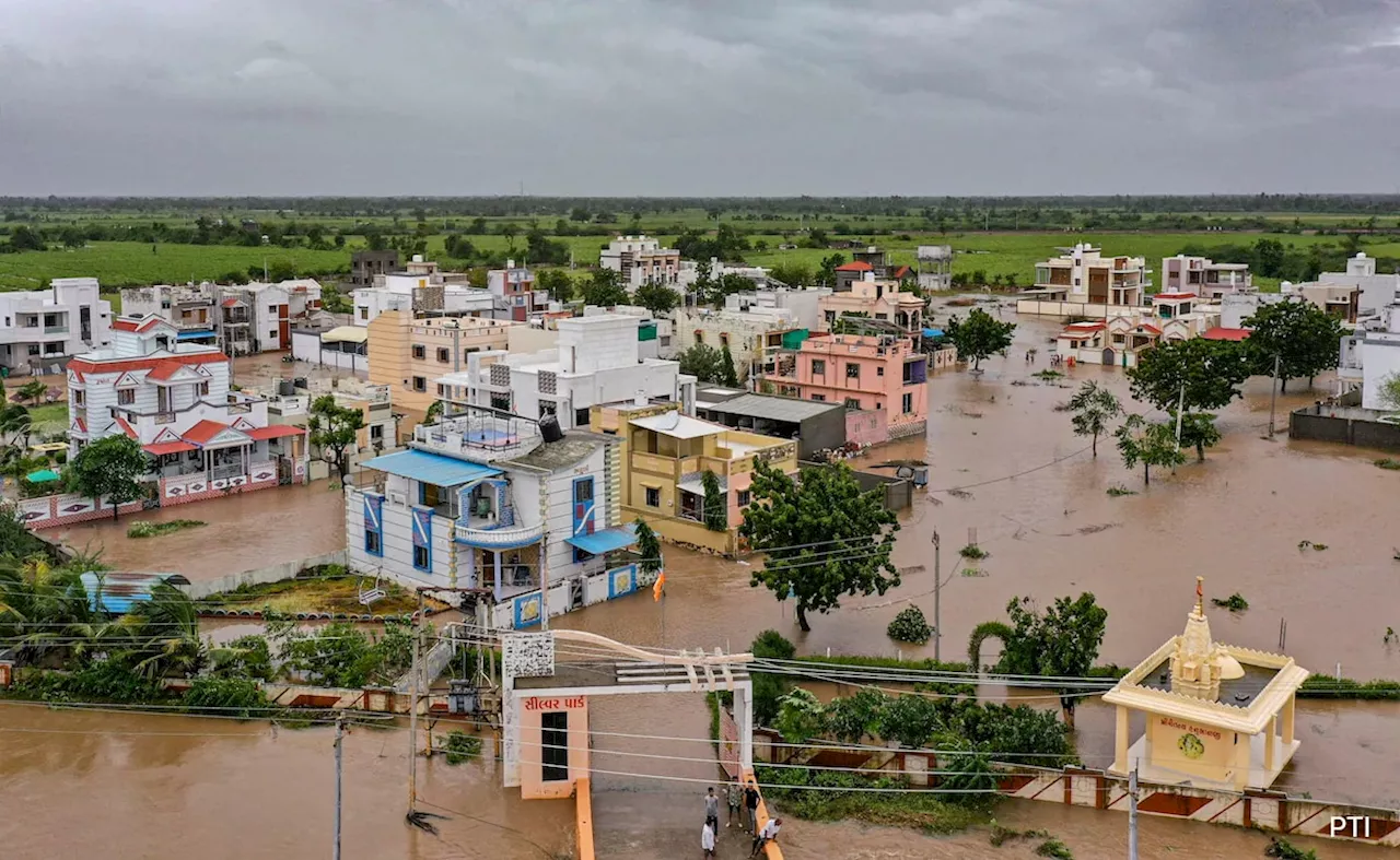 गुजरात में बाढ़ से नुकसान के आकलन के लिए गृह मंत्रालय ने गठित की टीम, 25 लोगों की हुई थी मौत