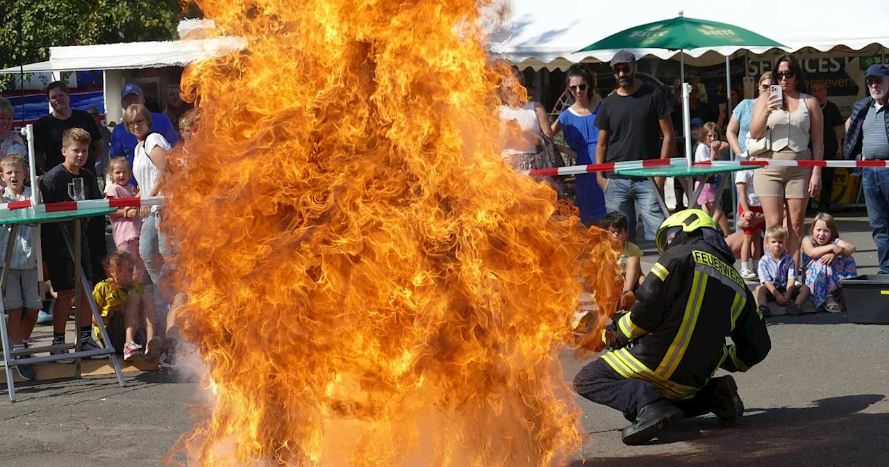 100. Geburtstag in Bünde: Spradower prosten ihrer Feuerwehr zu