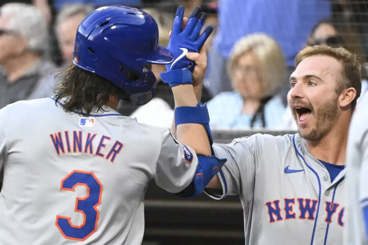 Mets top lowly White Sox to move two games behind Braves in wild-card race