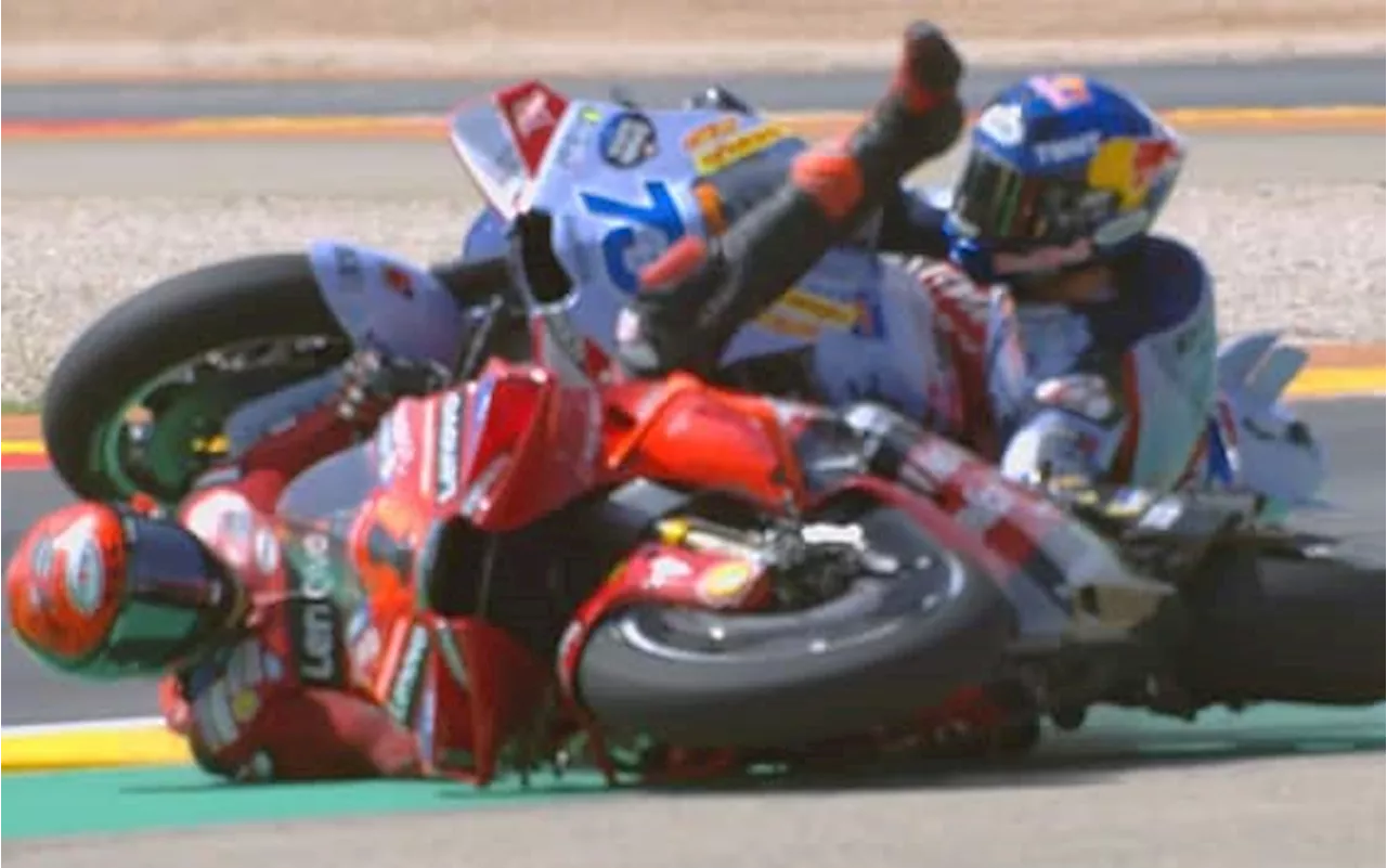 Bagnaia-Alex Marquez, brutto incidente nel GP Aragon. VIDEO