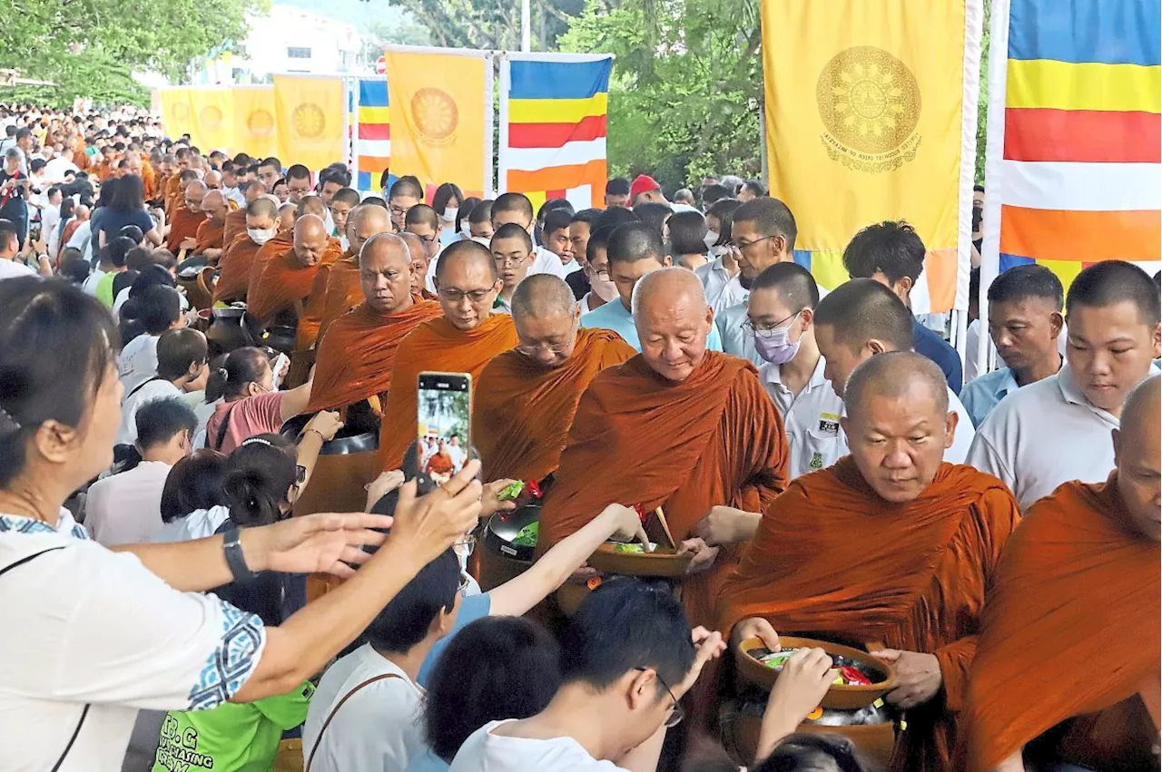 67 monks in alms ceremony for 67th National Day