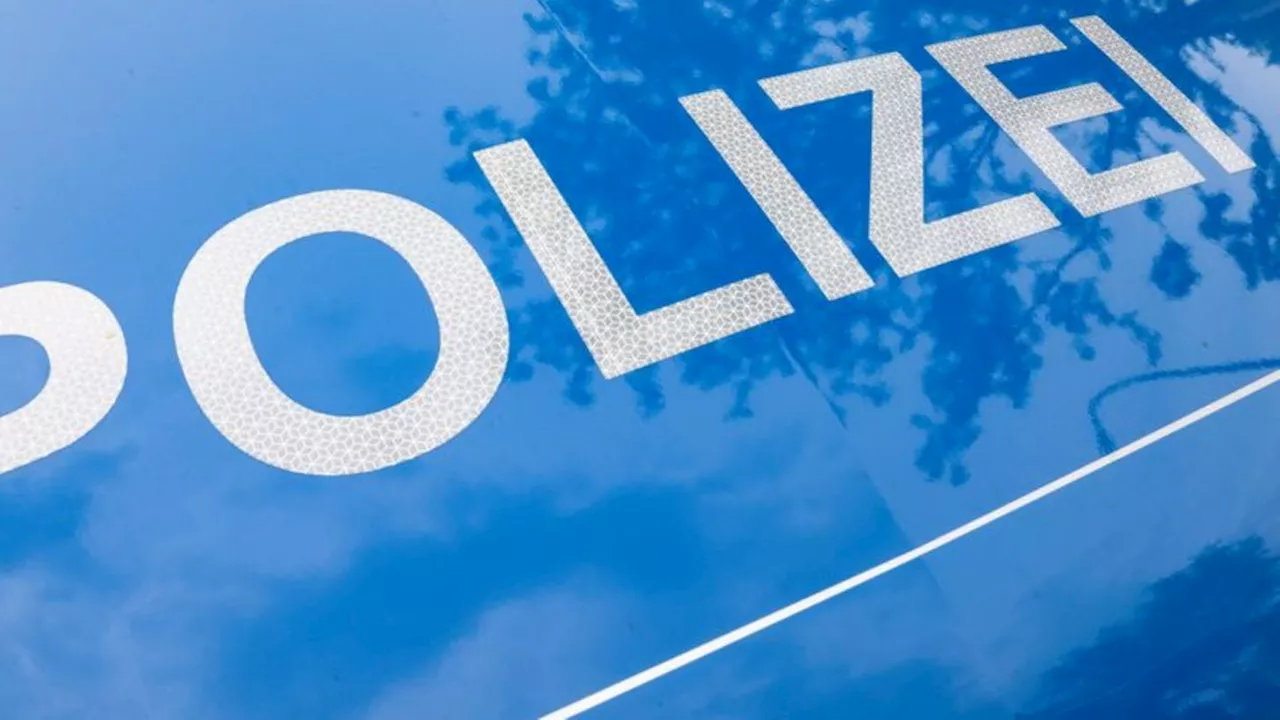 Verfolgungsfahrt: Jugendlicher flüchtet mit Auto vor Polizei und baut Unfall