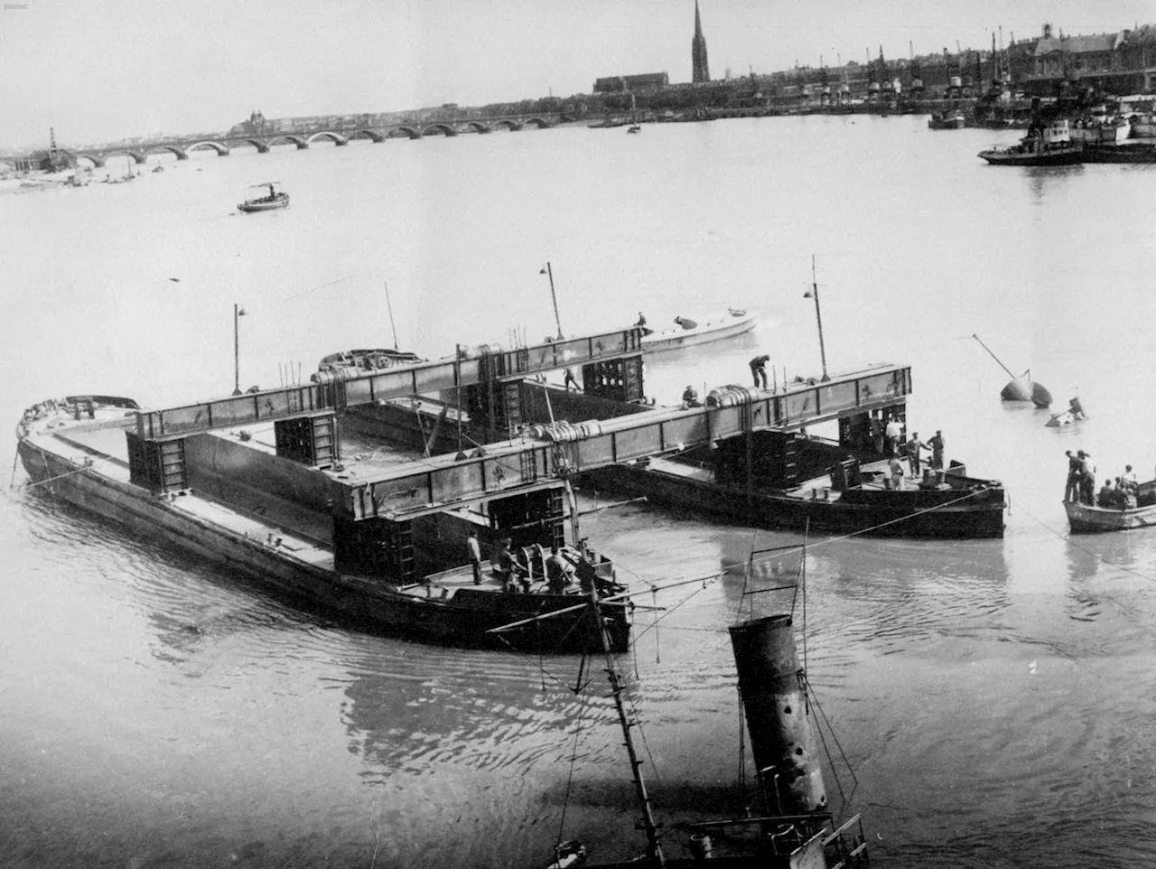 80 ans de la libération de Bordeaux : pourquoi peut-on voir des épaves de bateaux dans la Garonne ?