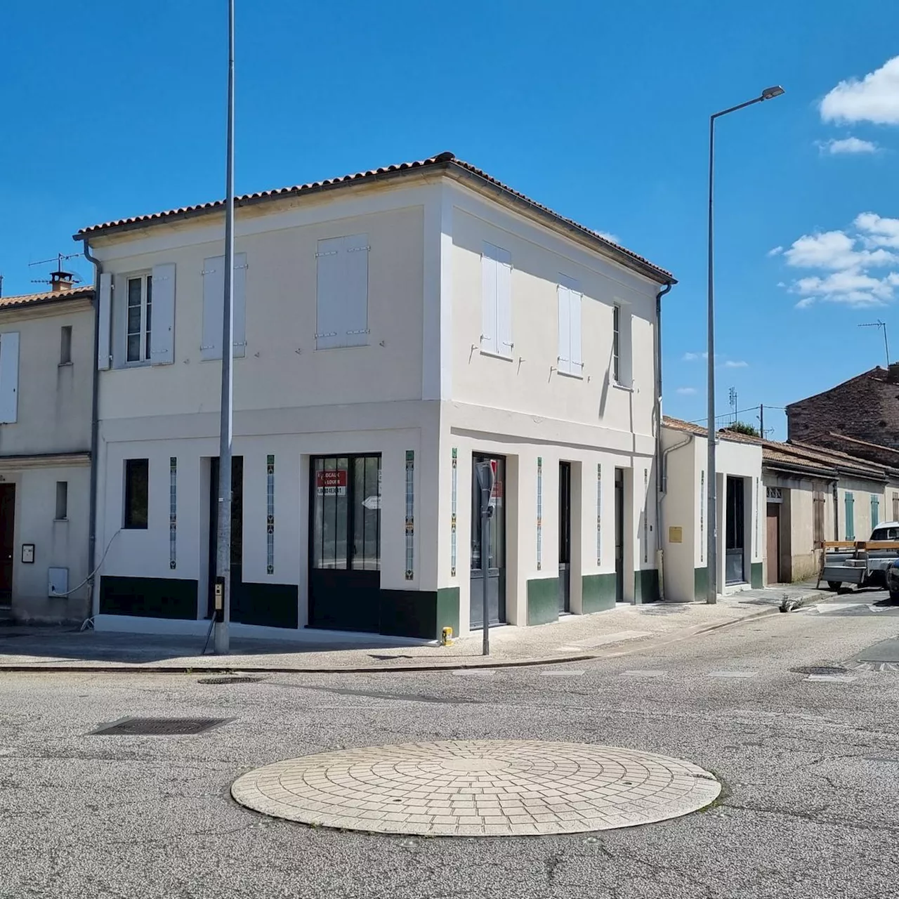 Rond-point des Cheminots à Rochefort : rénovée, l’ancienne épicerie a fière allure