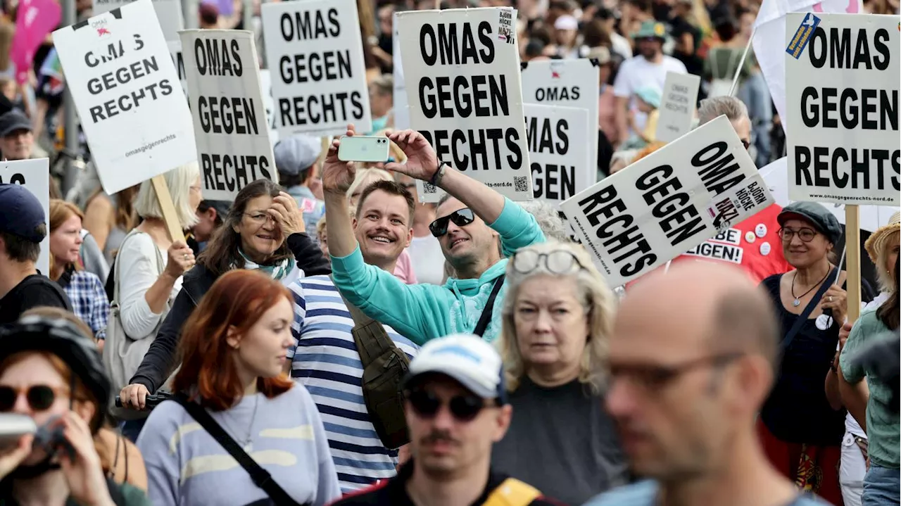 Teilweise vermummt und mit Pyrotechnik: Hunderte Menschen protestieren in Leipzig, Erfurt und Dresden gegen AfD