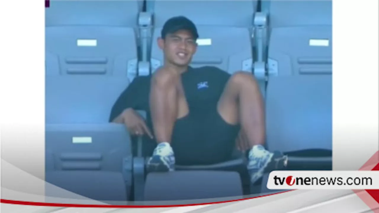 Gaya 'Songong' Pratama Arhan Saat Nonton Laga Timnas Indonesia U-20 Jadi Sorotan, Suami Azizah Dianggap Sangat...