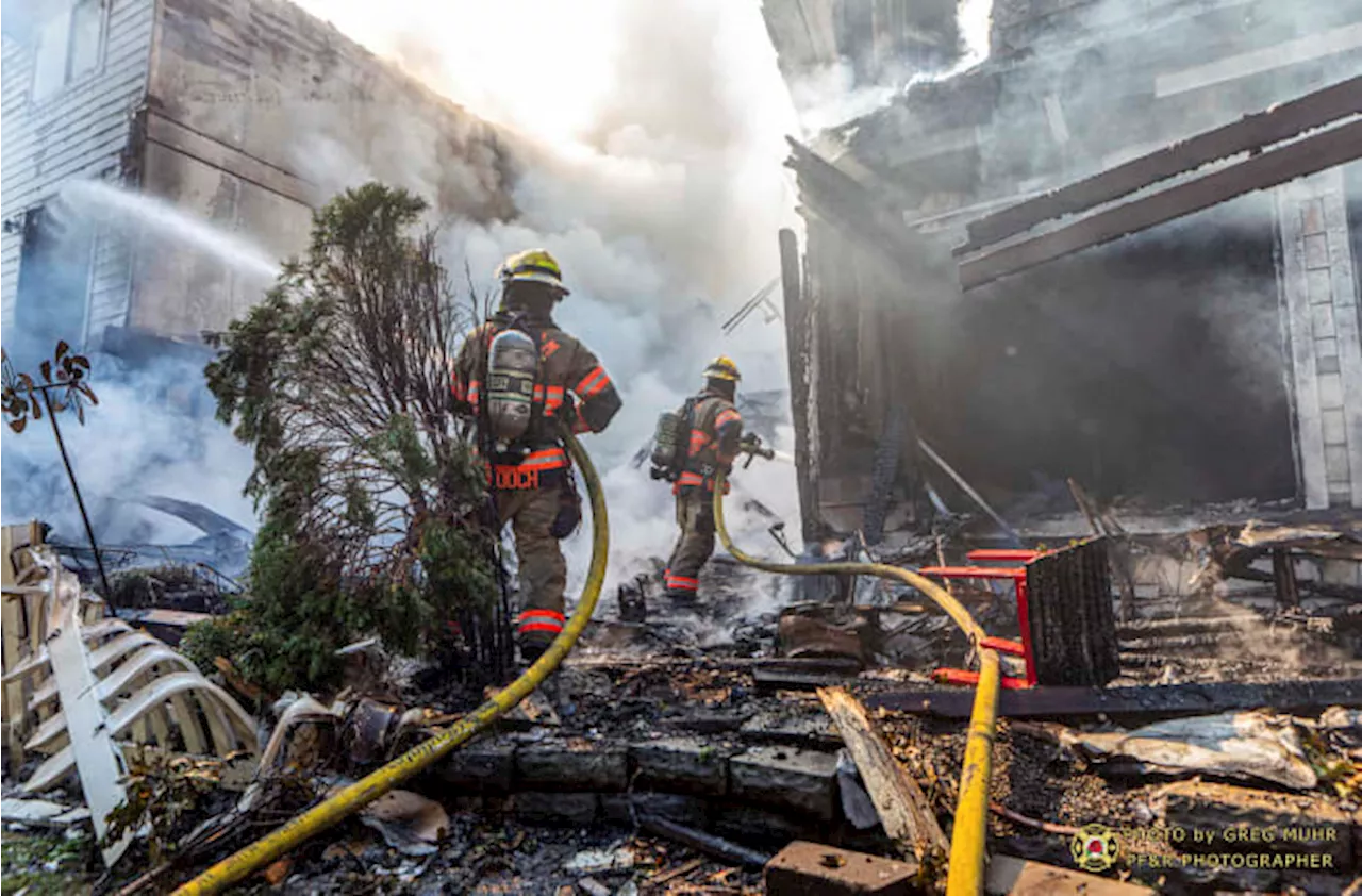 3 dead after small plane crashes into row of townhouses in Oregon, TV station reports