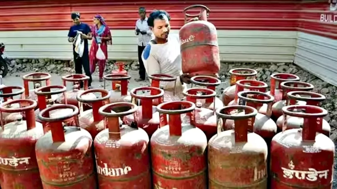 LPG Cylinder: ಸೆಪ್ಟೆಂಬರ್‌ ಮೊದಲ ದಿನದಂದೇ ದೇಶದ ಜನತೆಗೆ ಬಿಗ್‌ ಶಾಕ್‌! LPG ಸಿಲಿಂಡರ್‌ ಬೆಲೆಯಲ್ಲಿ ದಿಢೀರ್‌ ಏರಿಕೆ