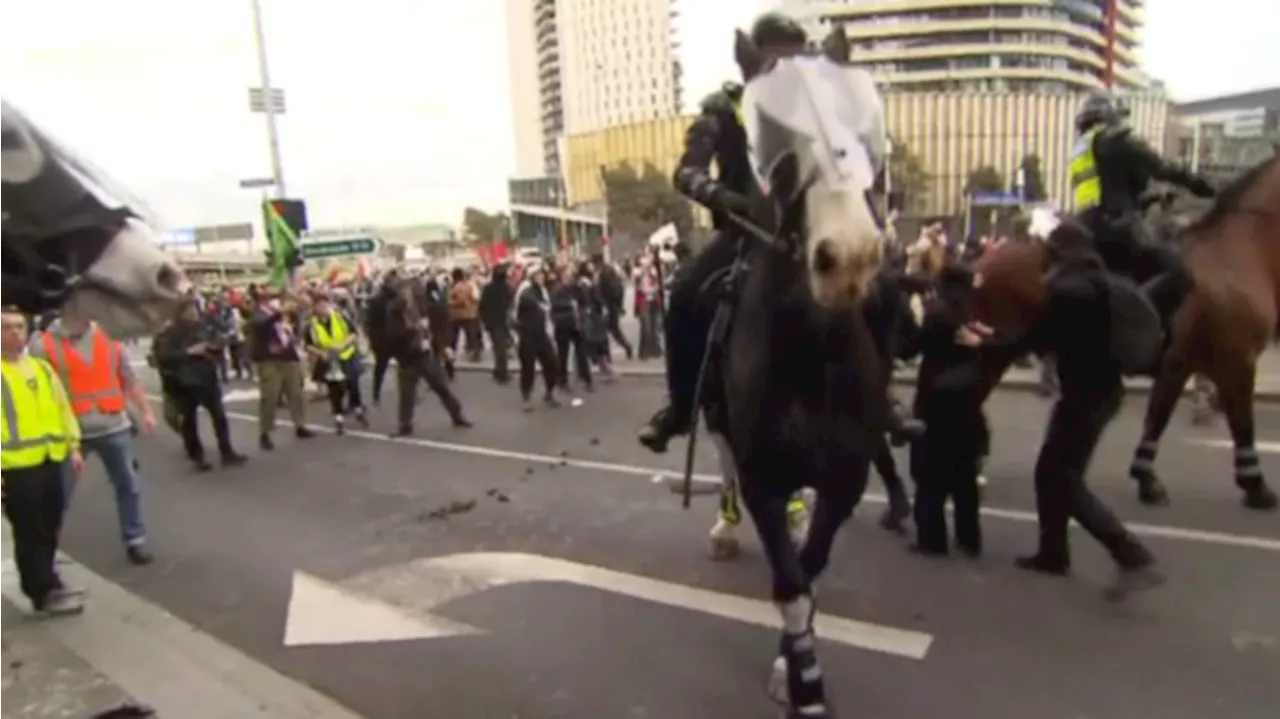 Thousands of anti-war activists start disrupting Land Forces weapons expo in Melbourne