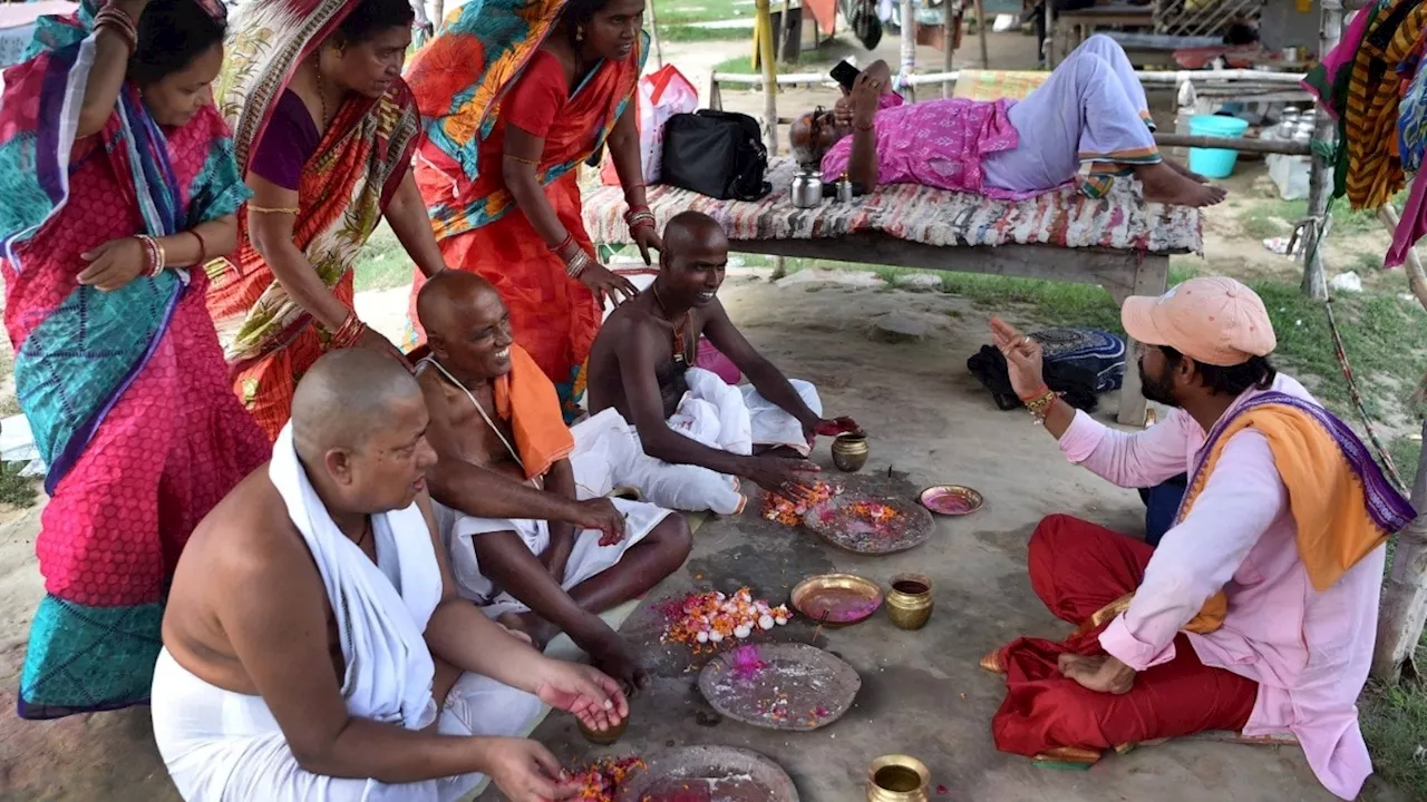 Pitru Paksha 2024: पितृदोष से हैं परेशान तो पितृ पक्ष में करें ये चमत्करी उपाय, हमेशा रहोगे खुशहाल