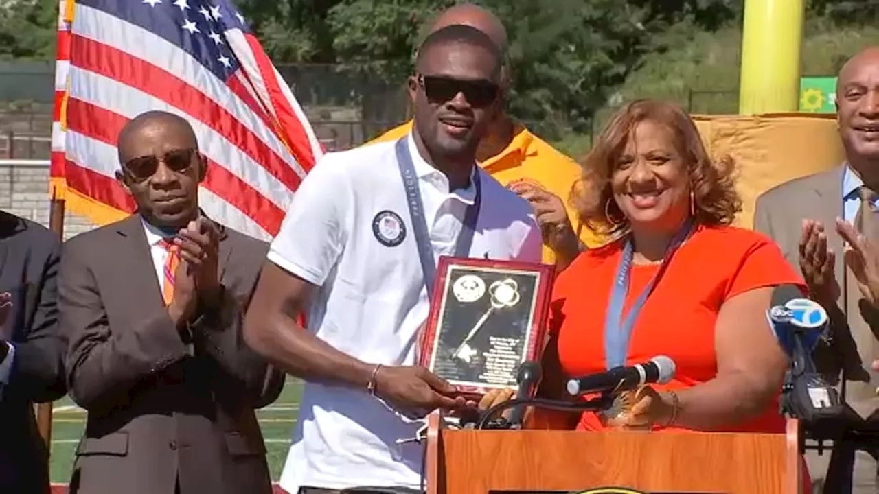 Olympic gold medal winner takes victory lap around hometown of Mount Vernon