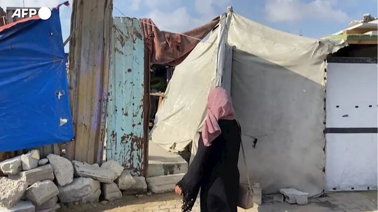 Gaza, a scuola sotto i teloni fra le macerie del campo profughi