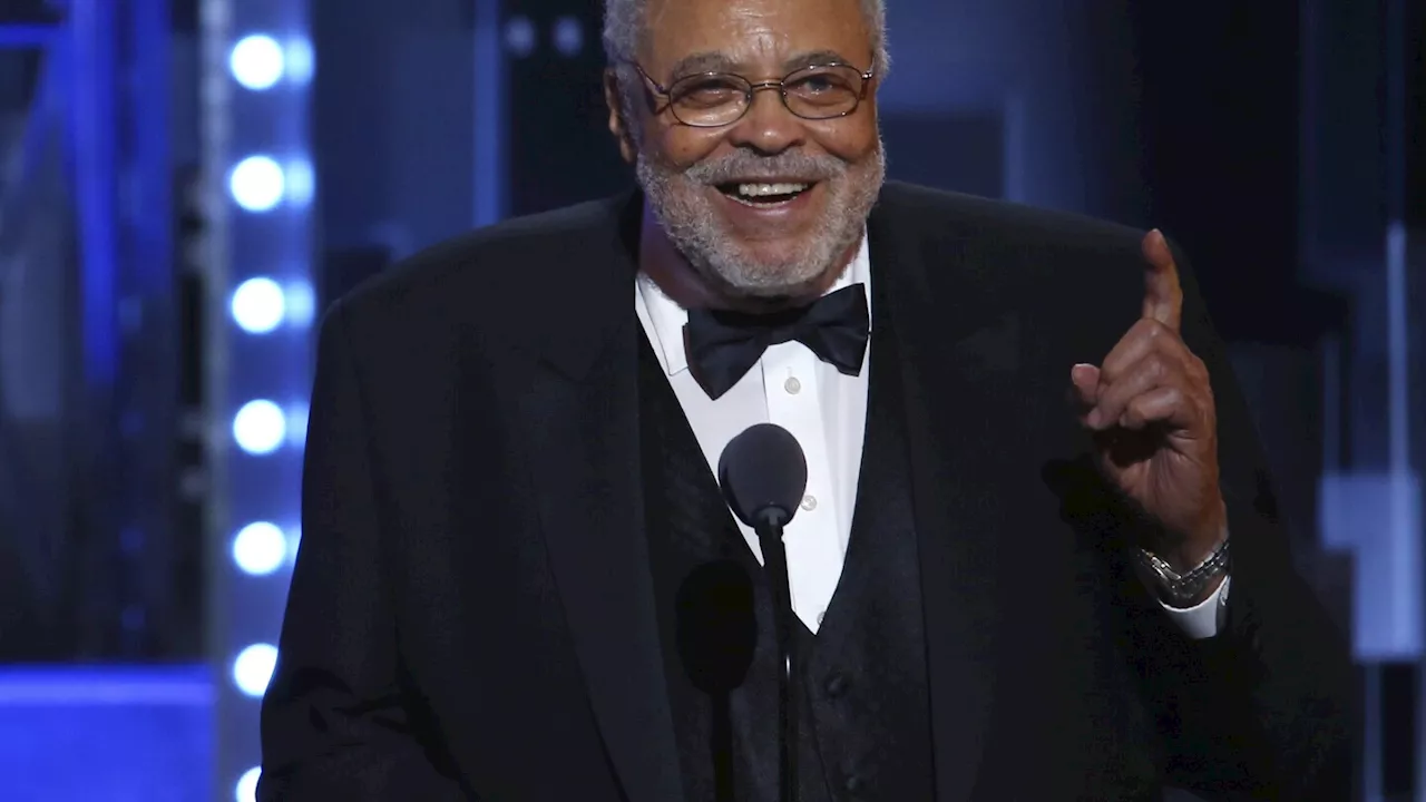 'Star Wars' colleagues lead tributes to James Earl Jones