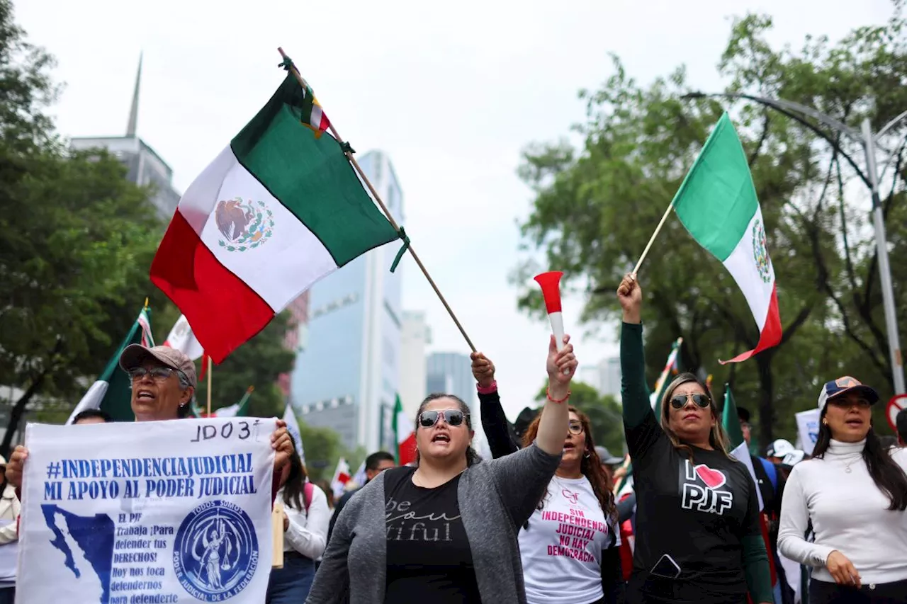 Trabajadores del Poder Judicial protestan frente a Senado contra la reforma judicial